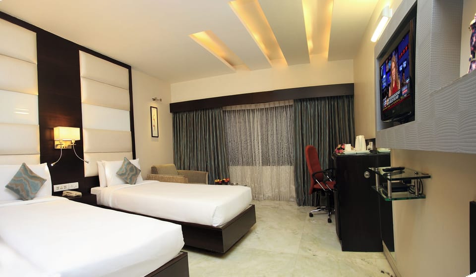 Superior Room | Minibar, in-room safe, laptop workspace, soundproofing