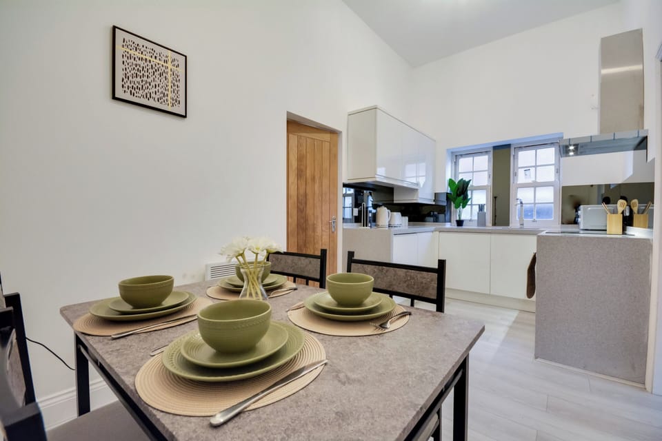 Apartment | Dining