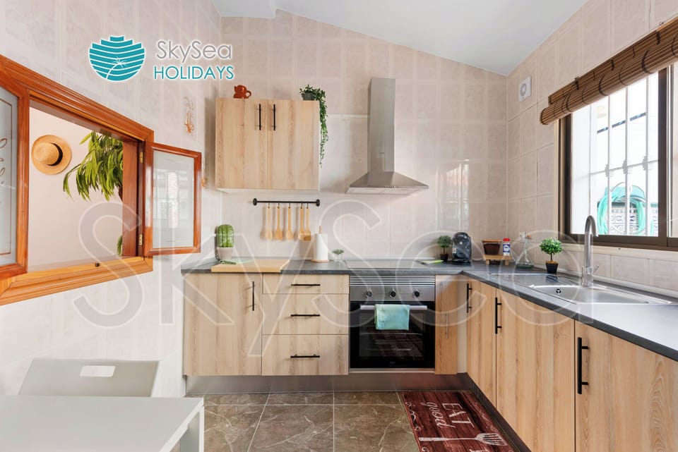 Traditional House, Patio | Private kitchen