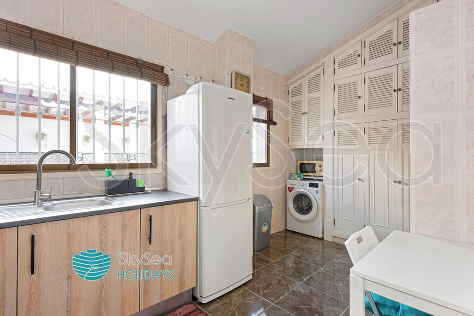 Traditional House, Patio | Private kitchen