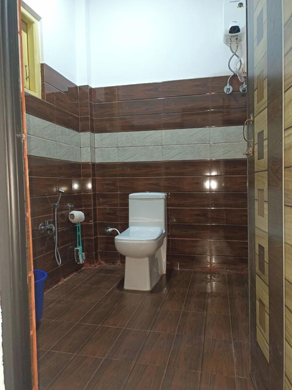 Double Room, Balcony, Mountain View | Bathroom | Shower, free toiletries, towels, soap