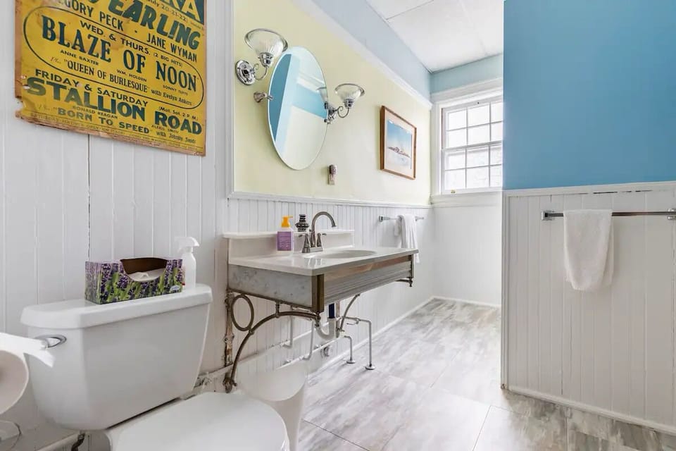 Luxury House, 4 Bedrooms, Patio, City View | Bathroom | Combined shower/tub, towels, soap, shampoo