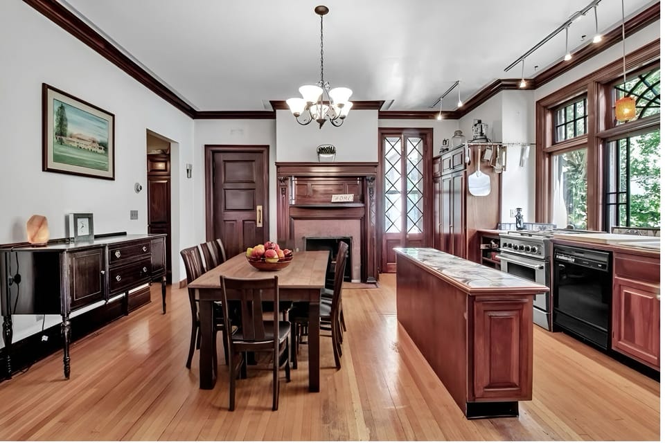 Luxury House, 4 Bedrooms, Patio, City View | Private kitchen | Full-size fridge, microwave, oven, stovetop