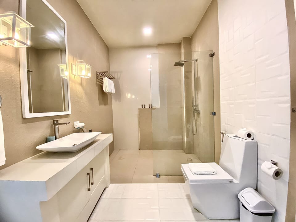 Standard Room | Bathroom | Shower, slippers, bidet, towels
