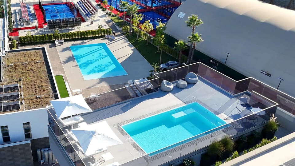 Outdoor pool, pool umbrellas, sun loungers