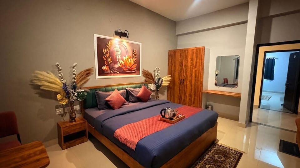Deluxe Double Room, Garden View | Desk, laptop workspace, blackout drapes, iron/ironing board