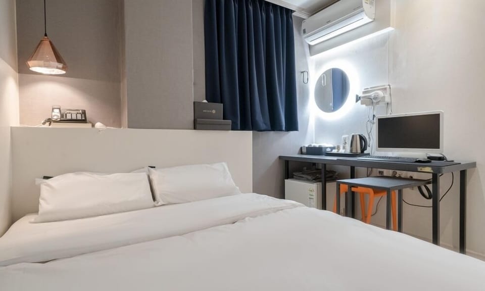 Business Room (No parking) | Individually decorated, individually furnished, free WiFi