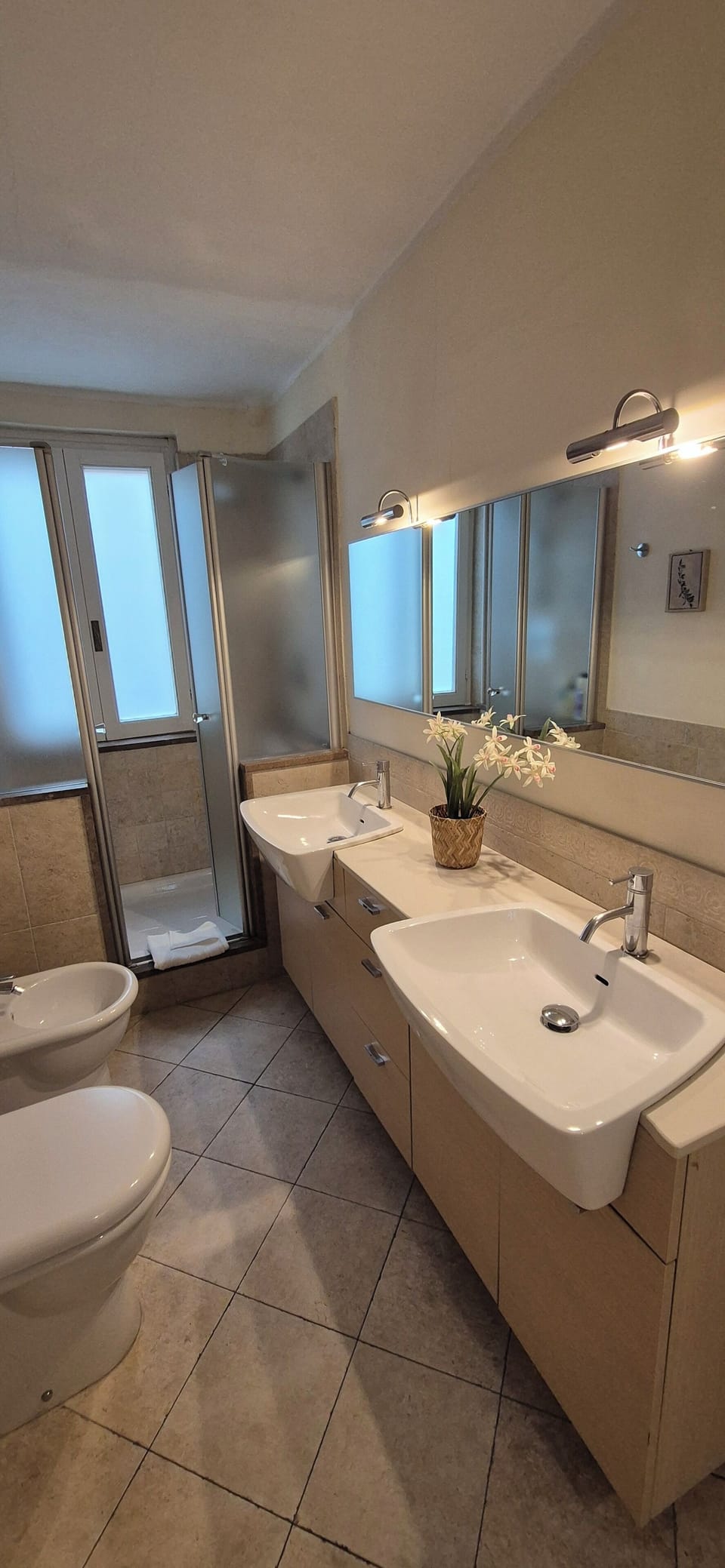 Superior Apartment, Courtyard View | Bathroom | Shower, hair dryer, bidet, towels