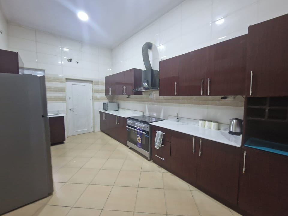 House | Private kitchen | Fridge, microwave, oven, stovetop