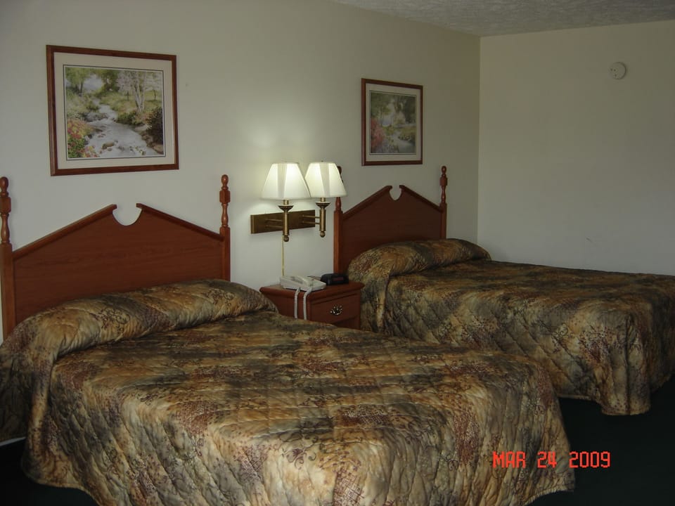 Iron/ironing board, free WiFi, bed sheets, alarm clocks
