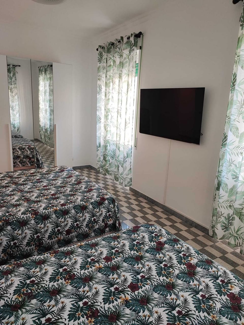 Quadruple Room | Iron/ironing board, free WiFi