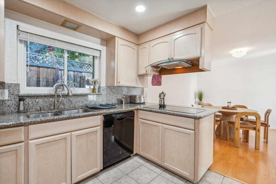 Duplex, 3 Bedrooms | Private kitchen | Fridge, oven, electric kettle, toaster