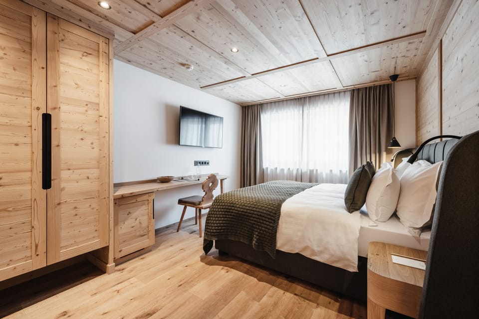 Double Room | Frette Italian sheets, premium bedding, down comforters, minibar