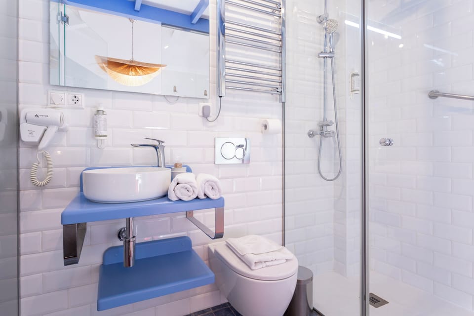 Standard Double Room | Bathroom | Slippers