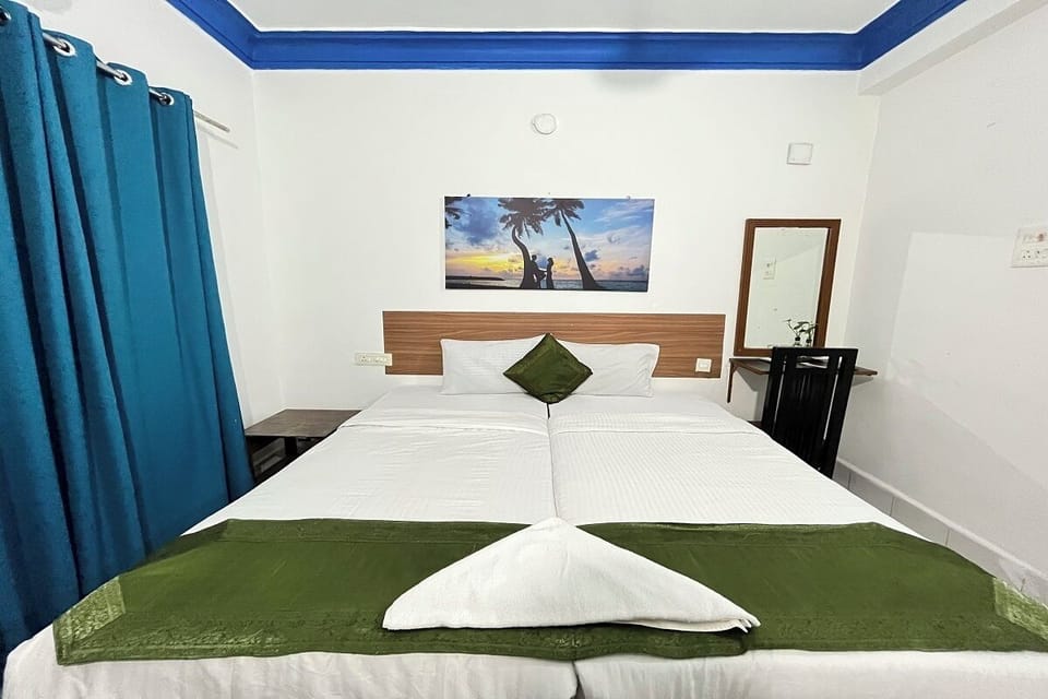 Deluxe Room - Palm Breeze View | Desk, laptop workspace, free WiFi