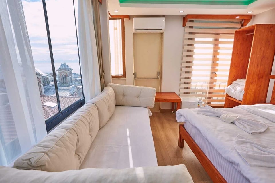 Deluxe Double Room, Sea View | Soundproofing, cribs (free), bed sheets