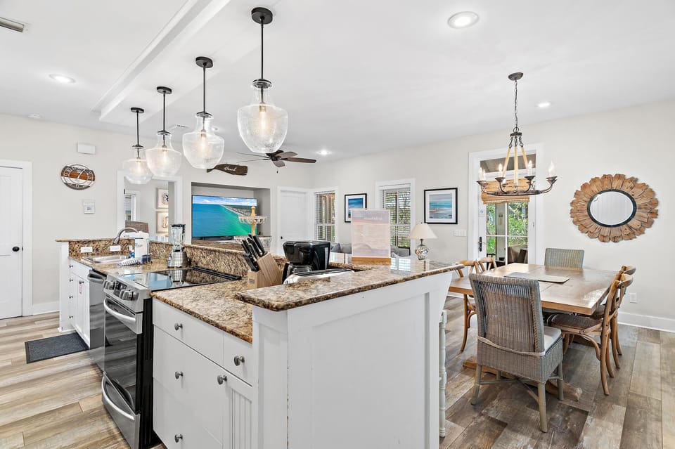 House, Multiple Beds (The Brown Pelican) | Private kitchen | Oven, toaster