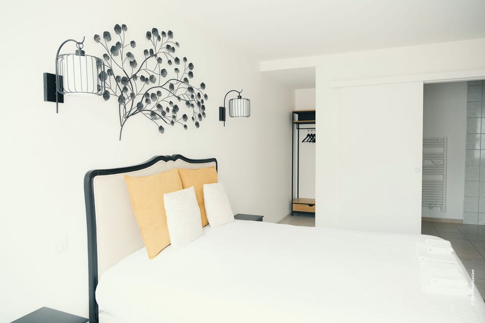 Comfort Double Room, Mobility Accessible, Non Smoking | Desk, laptop workspace, blackout drapes, soundproofing