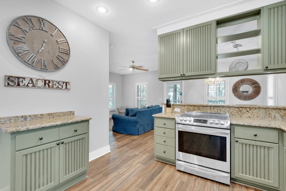 House, Multiple Beds (The Grey Gull) | Private kitchen | Oven, toaster