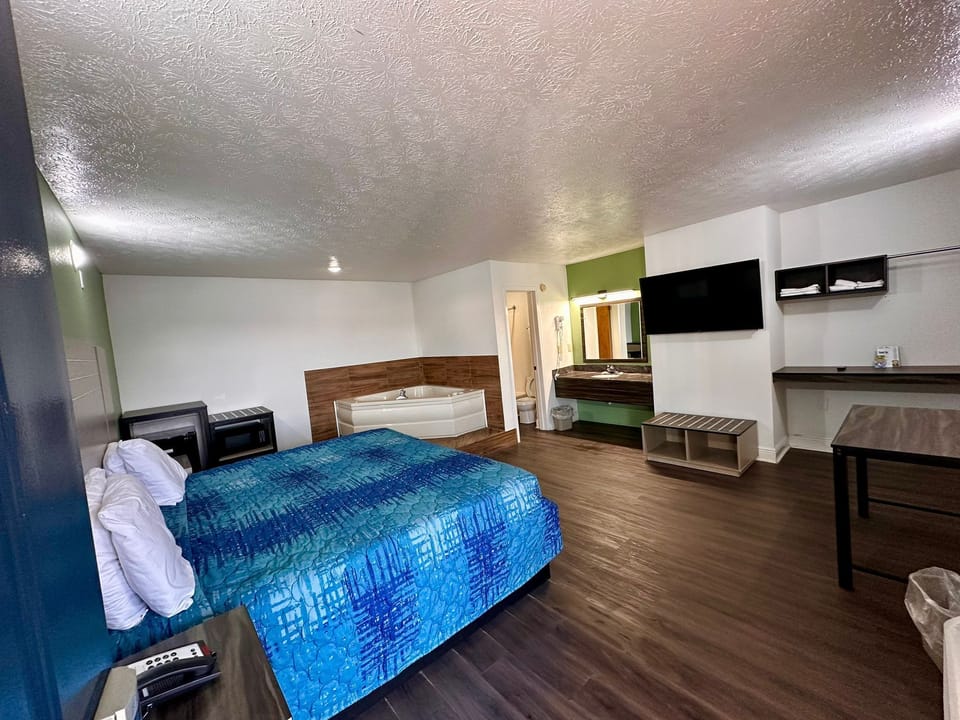 Room, 2 Queen Beds, Accessible, Non Smoking | Bathroom | Bathtub, towels