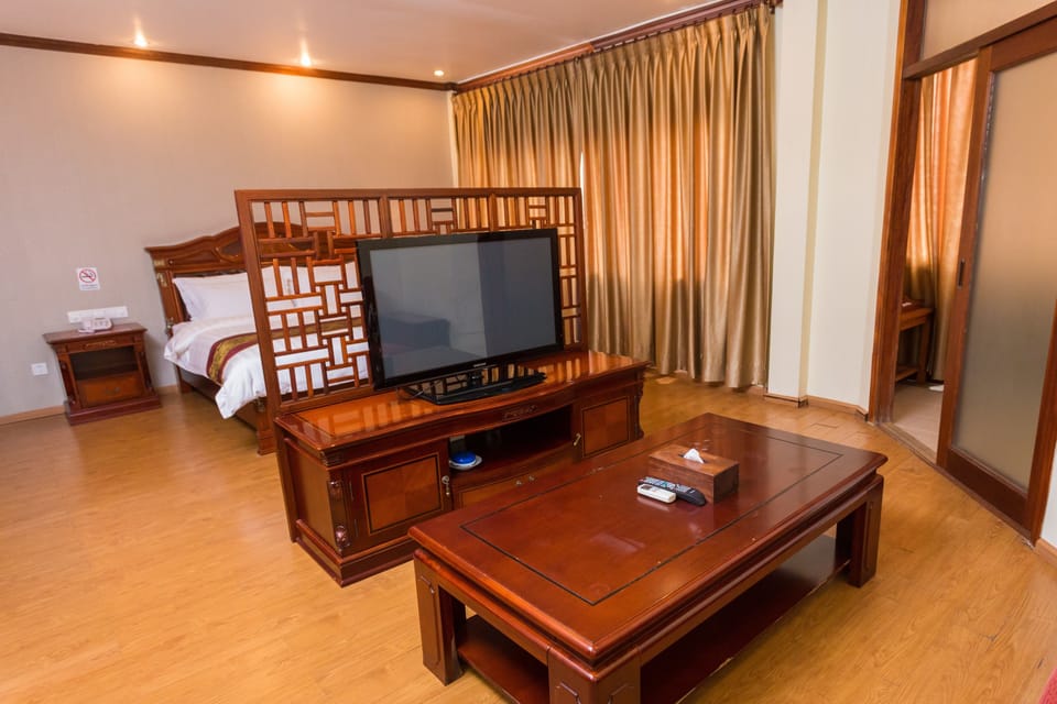 Executive Room, 1 Double Bed, Refrigerator, River View | In-room safe, free WiFi