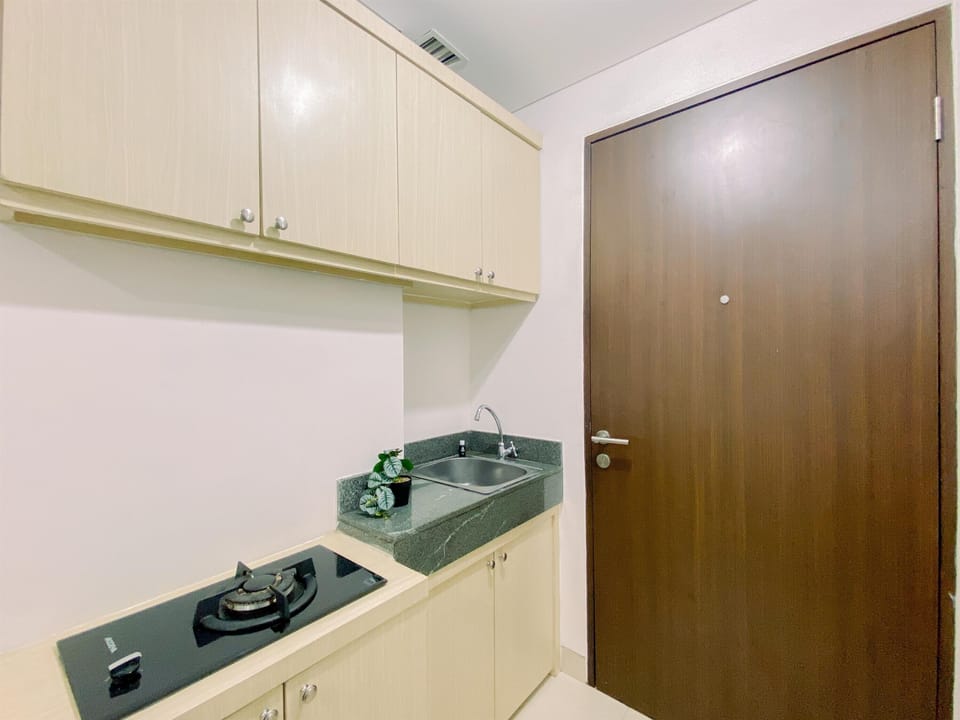 Deluxe Studio | Private kitchen | Mini-fridge, stovetop, electric kettle, rice cooker