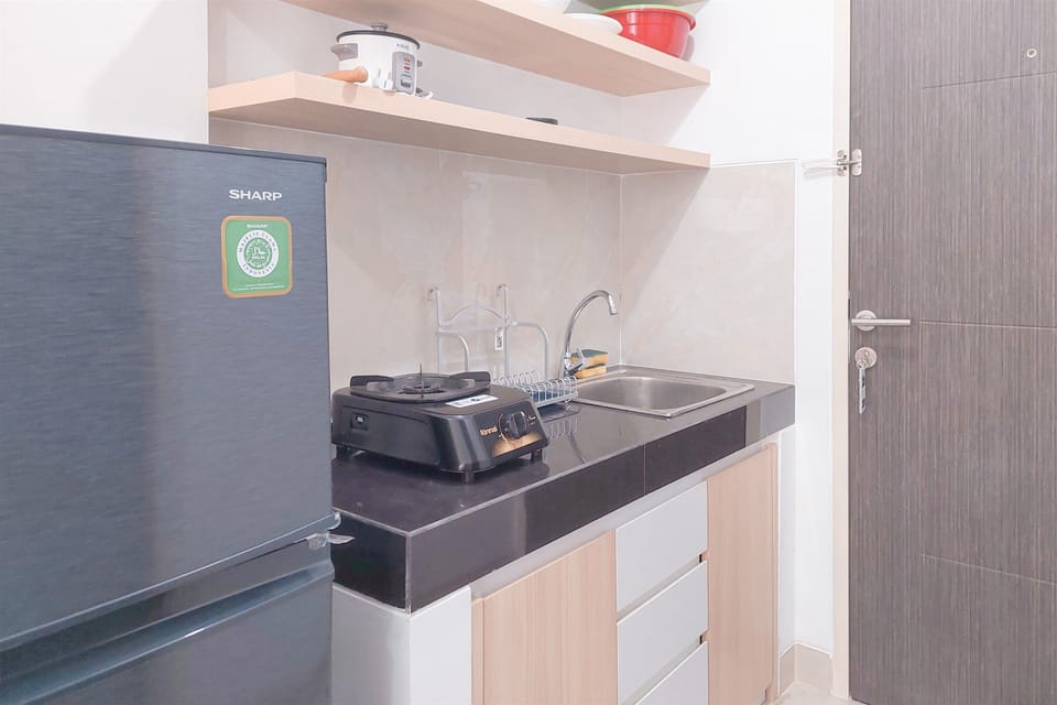 Deluxe Studio | Private kitchen | Fridge, stovetop, electric kettle, rice cooker