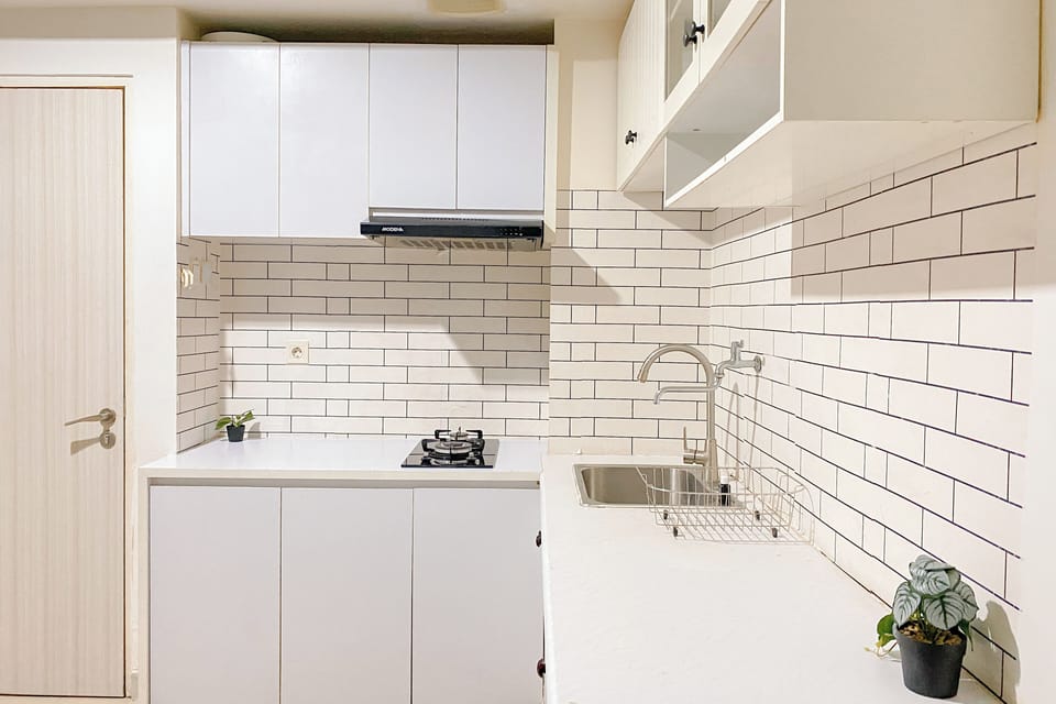 Deluxe Apartment | Private kitchen | Fridge, stovetop, electric kettle, rice cooker