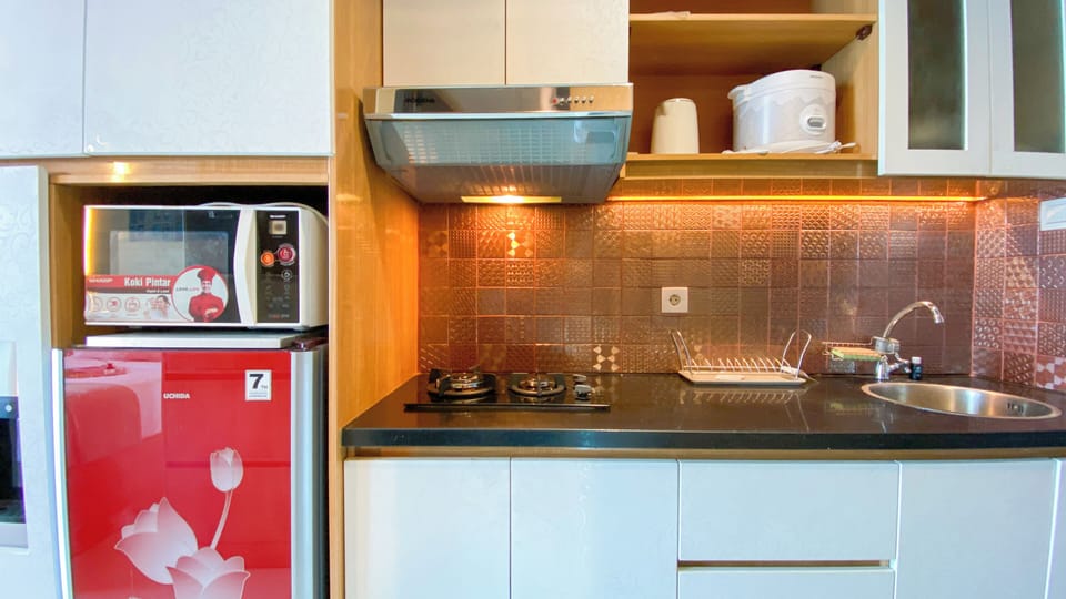 Deluxe Studio | Private kitchen | Fridge, microwave, stovetop, rice cooker