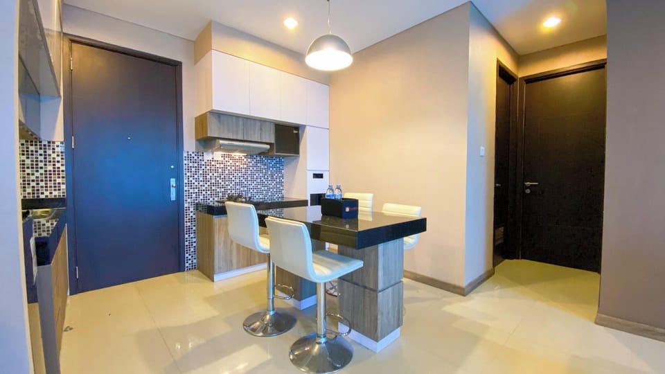 Deluxe Apartment | Dining room