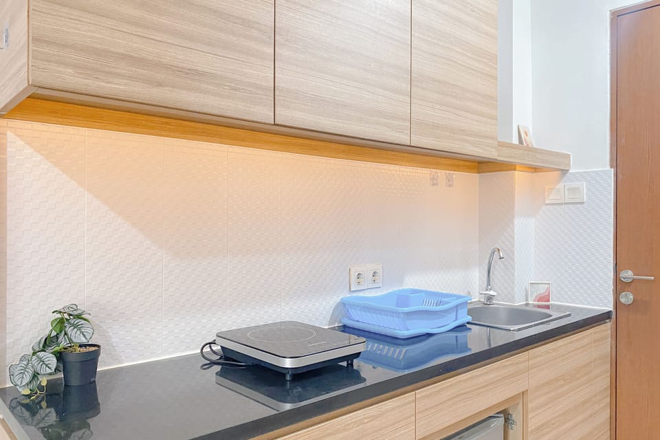 Deluxe Studio | Private kitchen | Mini-fridge, stovetop, rice cooker