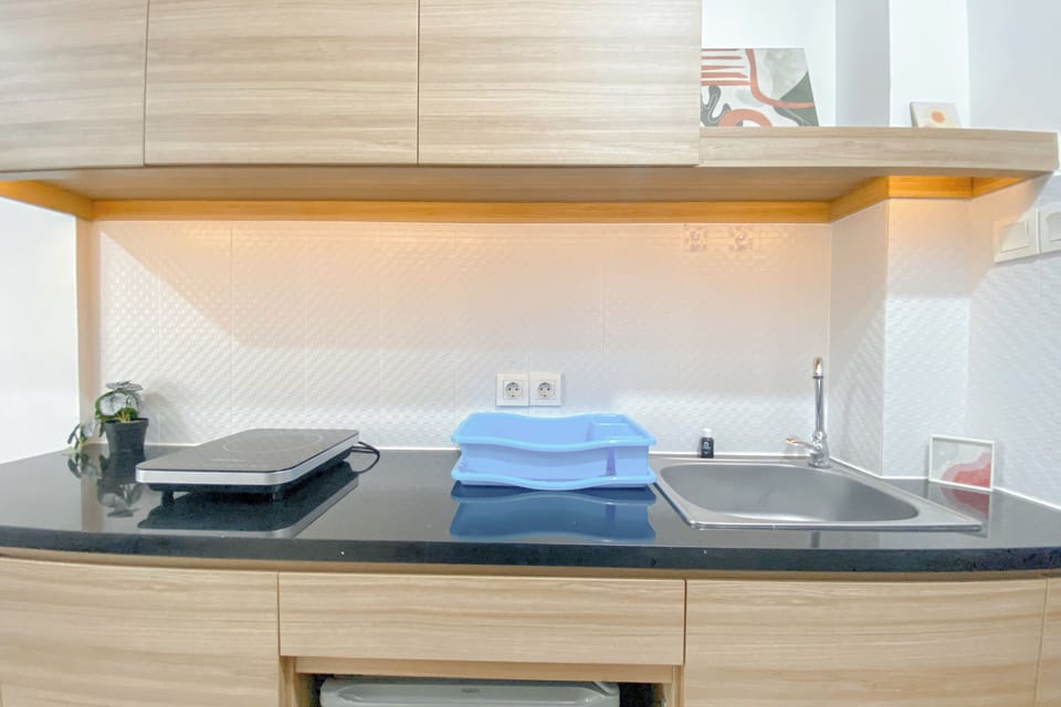 Deluxe Studio | Private kitchen | Mini-fridge, stovetop, rice cooker