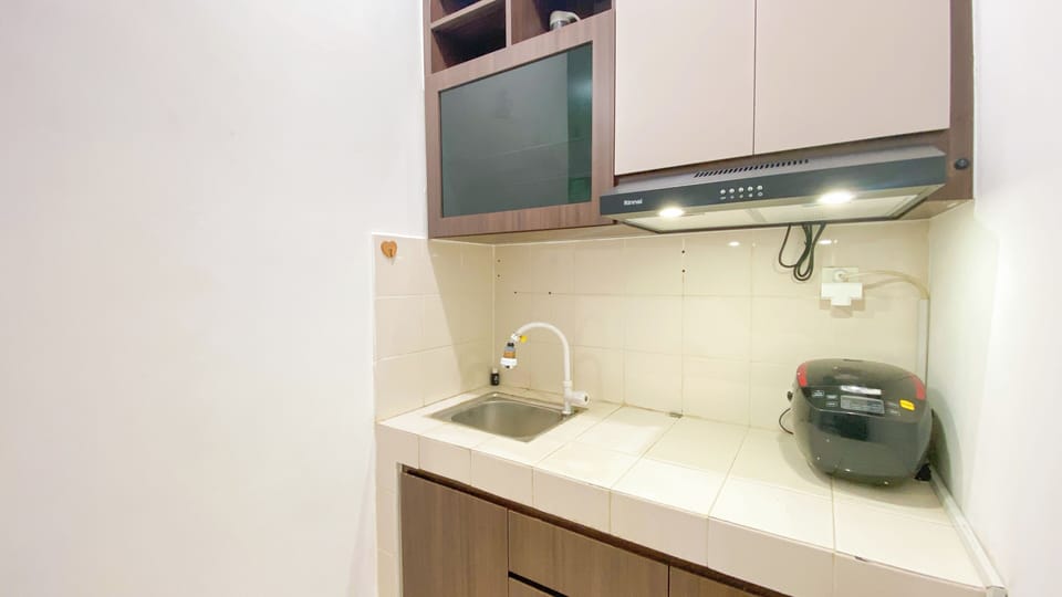 Deluxe Apartment | Private kitchen | Fridge, stovetop, rice cooker