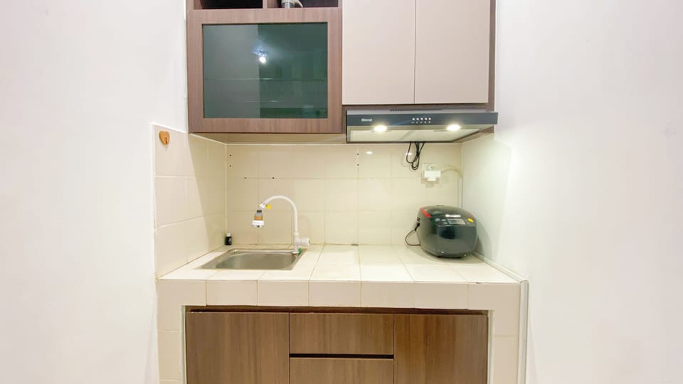 Deluxe Apartment | Private kitchen | Fridge, stovetop, rice cooker