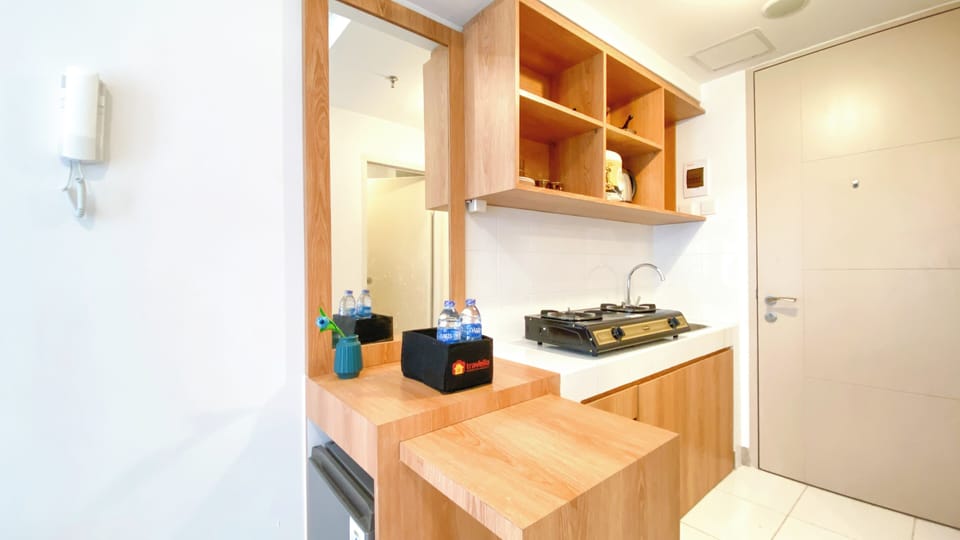 Deluxe Studio | Private kitchen | Mini-fridge, stovetop, rice cooker