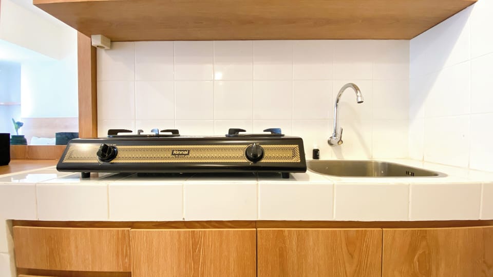 Deluxe Studio | Private kitchen | Mini-fridge, stovetop, rice cooker