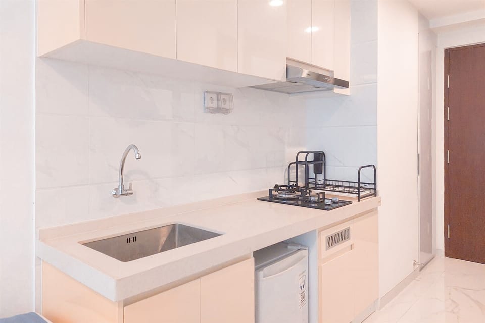 Deluxe Studio | Private kitchen | Mini-fridge, stovetop, electric kettle, rice cooker