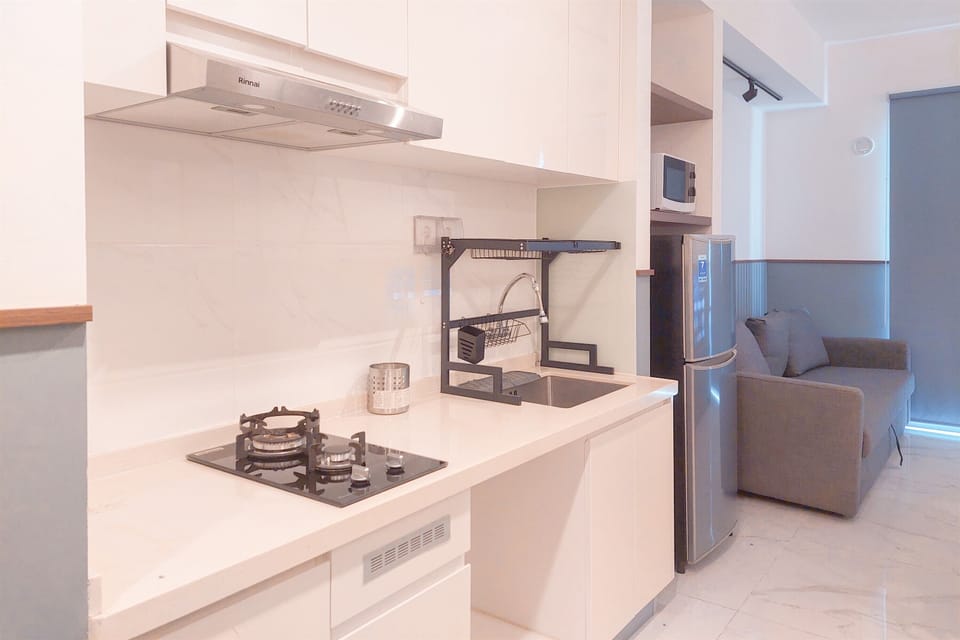 Deluxe Apartment | Private kitchen | Fridge, microwave, stovetop, rice cooker