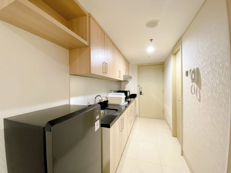 Deluxe Studio | Private kitchen | Fridge, microwave, stovetop, rice cooker