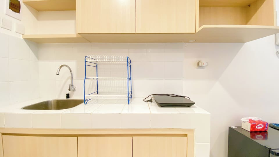 Deluxe Studio | Private kitchen | Mini-fridge, stovetop, rice cooker
