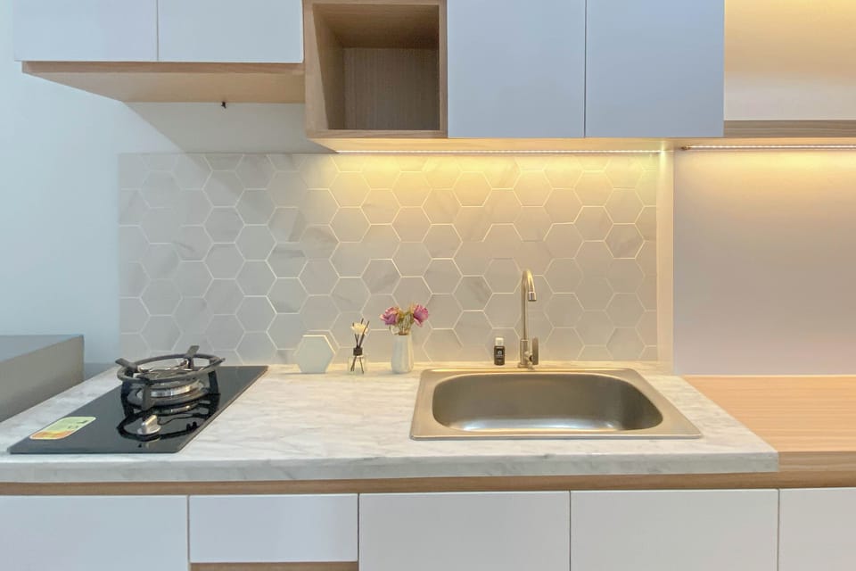 Deluxe Studio | Private kitchen | Mini-fridge, stovetop, rice cooker