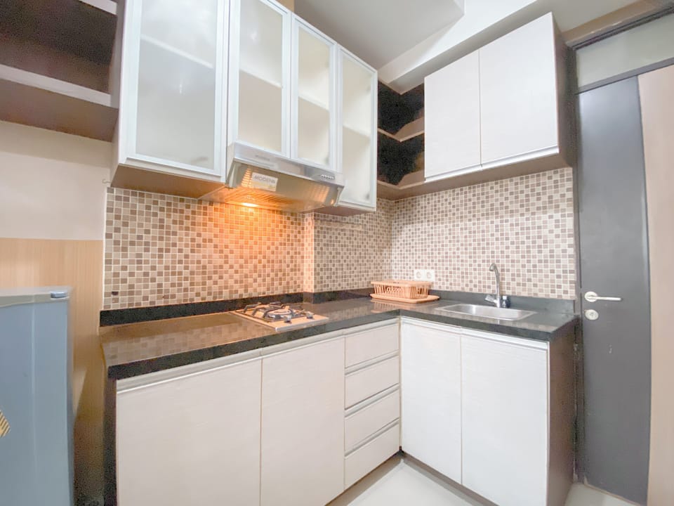 Deluxe Apartment | Private kitchen | Fridge, stovetop, rice cooker