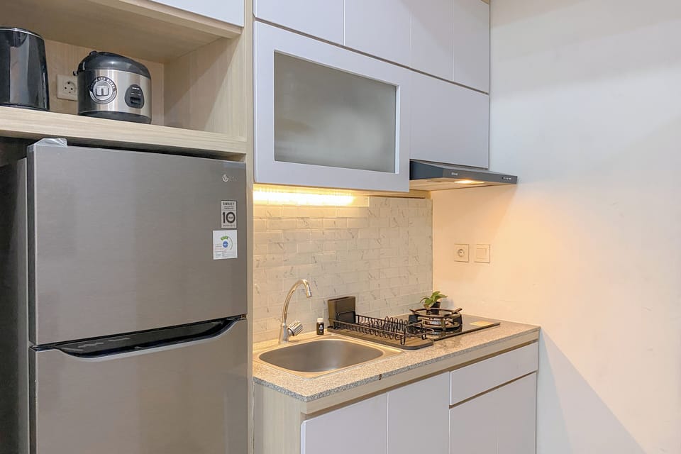 Deluxe Studio | Private kitchen | Fridge, microwave, stovetop, rice cooker