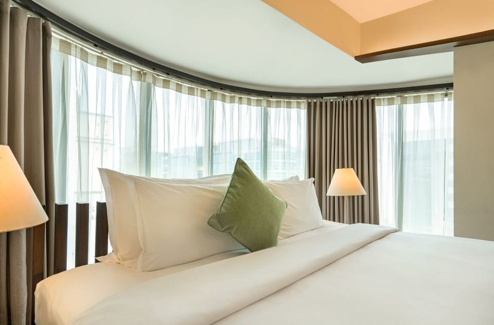 Suite | In-room safe, desk, laptop workspace, soundproofing