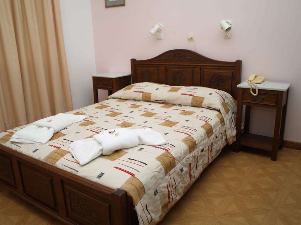 Free WiFi, bed sheets