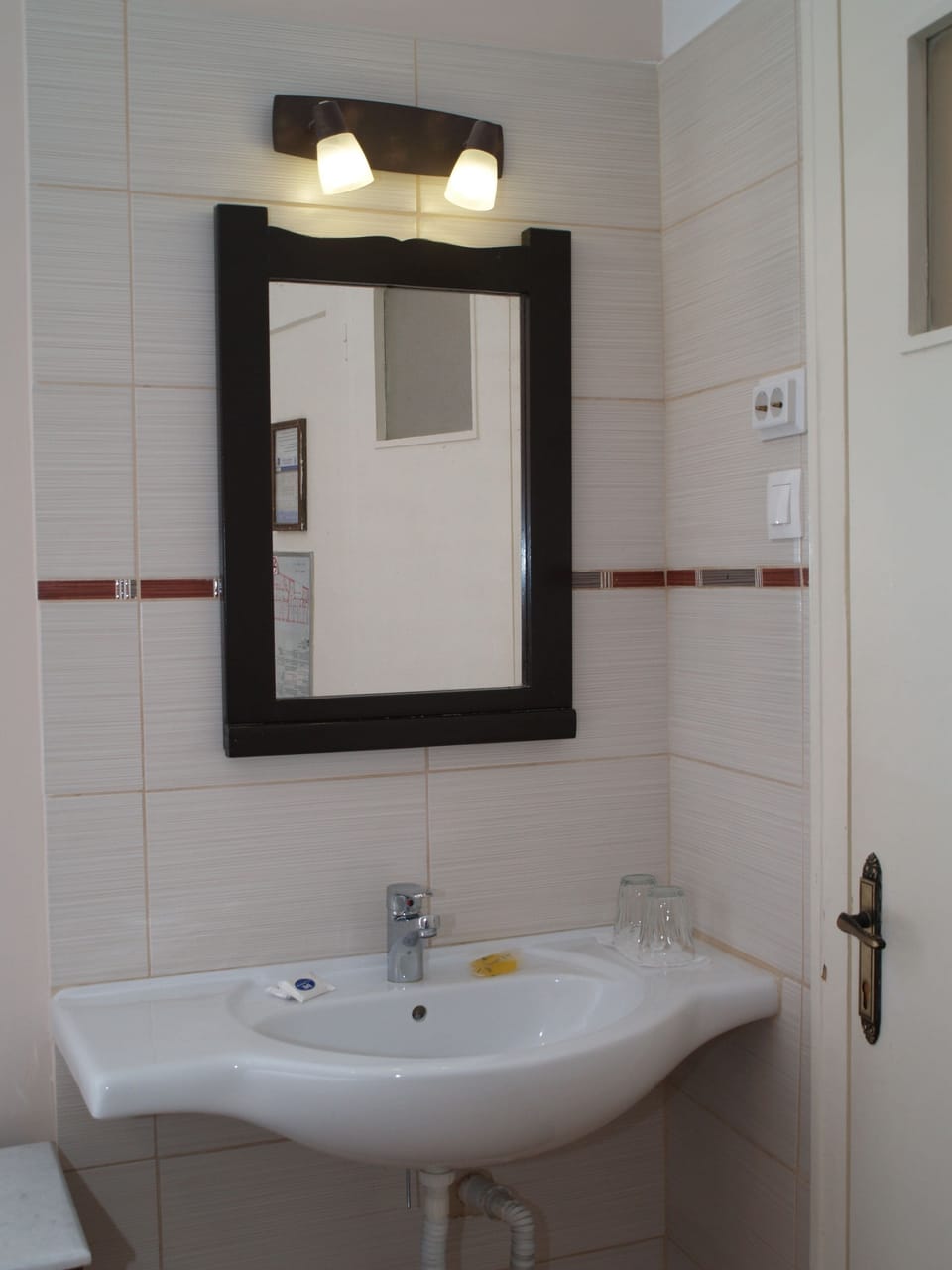 Bathroom sink