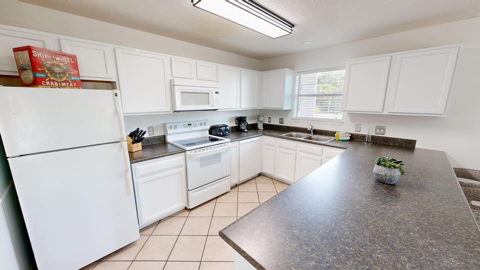 Condo, 2 Bedrooms | Private kitchen | Fridge, oven, coffee/tea maker, toaster