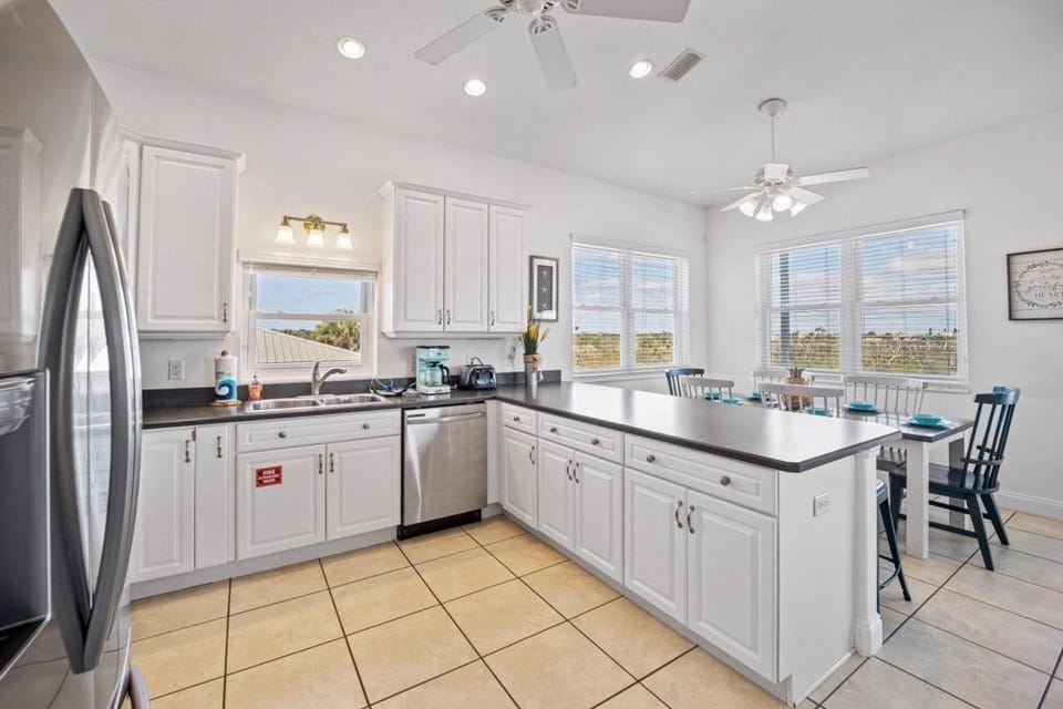 House, 4 Bedrooms | Private kitchen