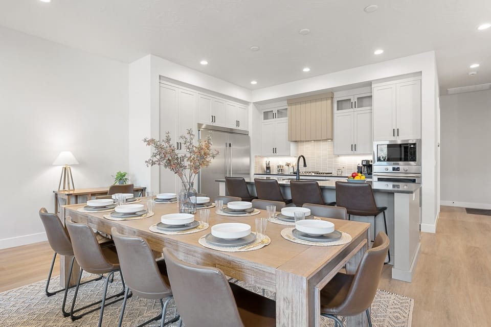 Townhome, 5 Bedrooms | Dining