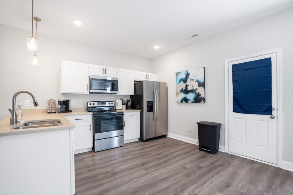 House | 3 bedrooms, desk
